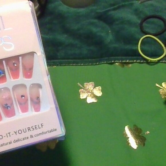 I am selling "do it yourself" nails - Picture 4 of 4